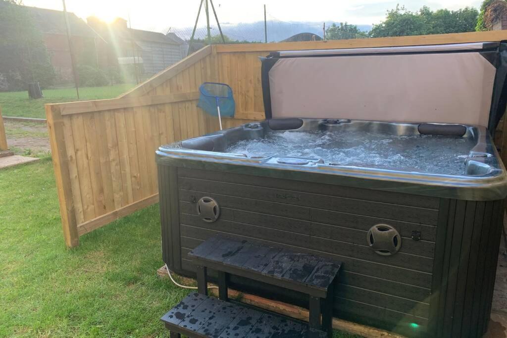Countryside Annexe, With Hottub, Sleeps Up To 4 Apartment Durston
